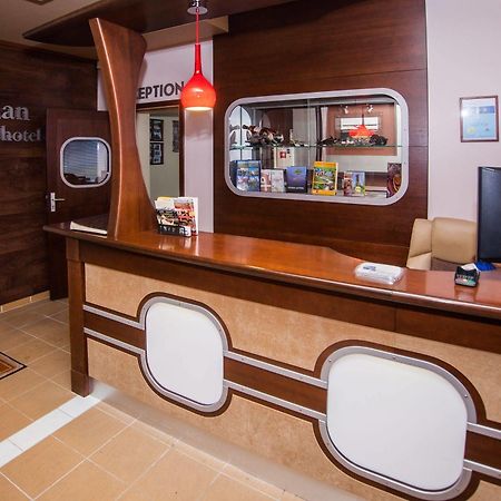 Biplan Hotel ダウガフピルス エクステリア 写真